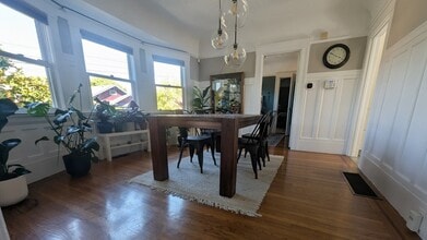 Building Photo - 3057 Lynde St