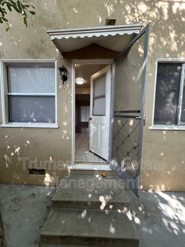 Building Photo - 512 Irving Ave