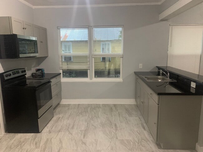 Building Photo - Remodeled Bungalow Ready to Rent $1425