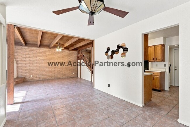 Building Photo - Spacious Three Bedroom/Three Bath Townhome