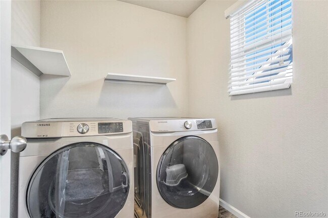 Building Photo - A Gorgeous 3 Bed 3 Bath Home in Desirable ...