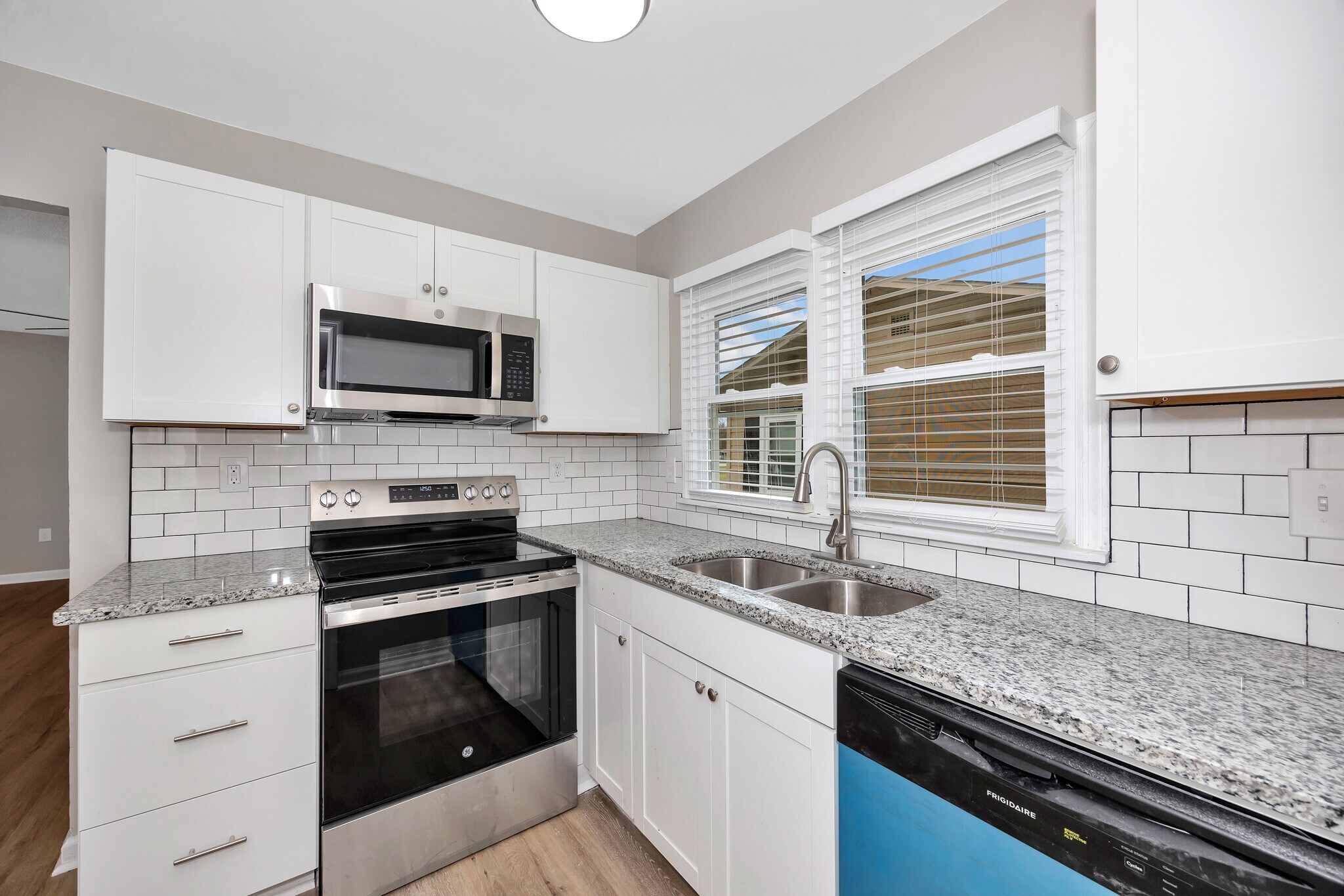 Building Photo - 2914 Battle Dr NW