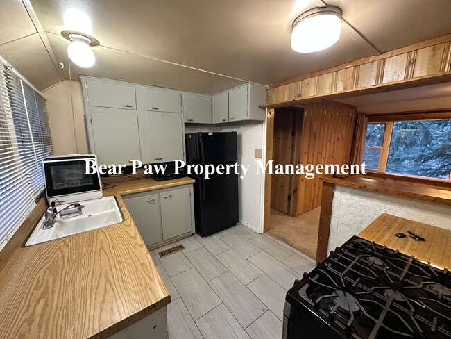 Building Photo - Rustic Stone Home on Witter Gulch!!