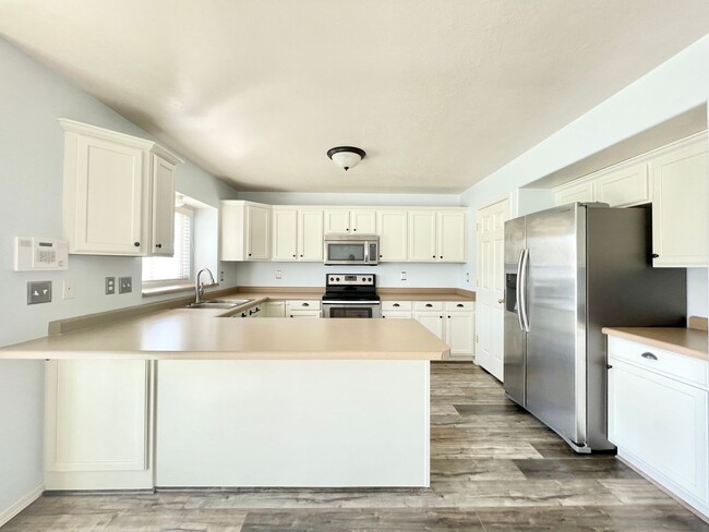 Building Photo - Beautiful Single Family Home Available Soon!