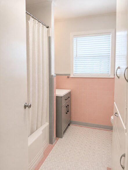 Building Photo - 120 Funston Pl