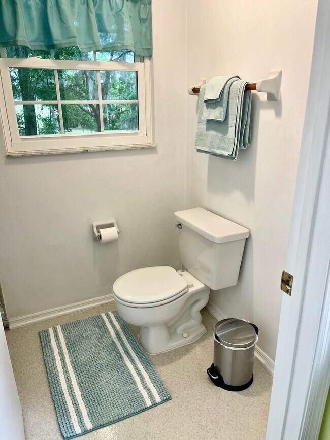 Building Photo - Fully furnished 55+ short term