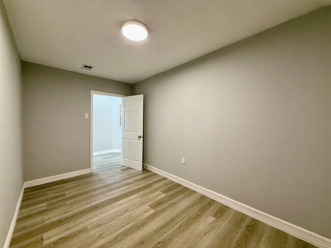 Building Photo - 10722 Sashay Dr