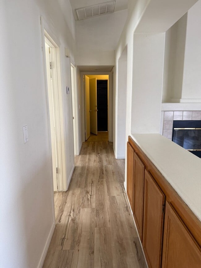 Building Photo - 3bd/2bath 1-story home!