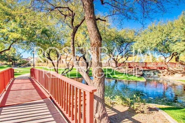 Building Photo - 1949 W Olive Way