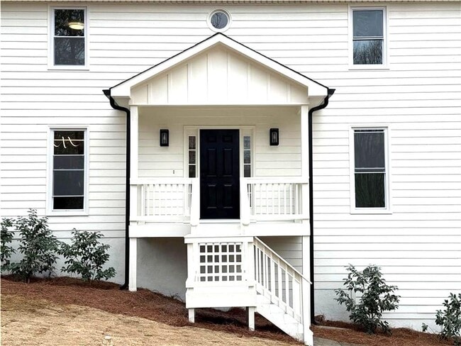 Building Photo - 3663 Heatherwood Dr NE