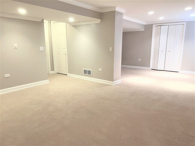Building Photo - 3003 Saganashkee Ln