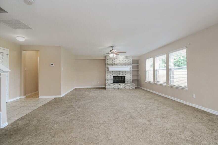 Building Photo - 5328 Nueces Ln