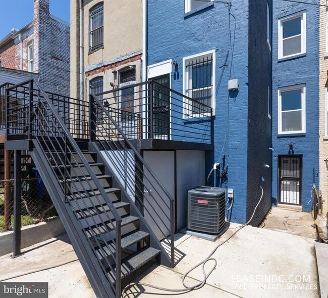 Building Photo - 624 Irving St NW