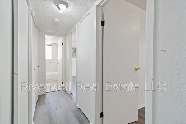 Building Photo - 373 Geneva St