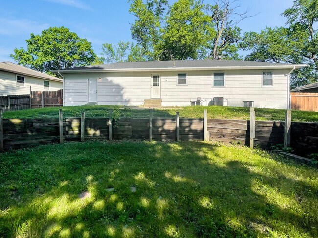 Building Photo - Coming Soon! 3 BR/2.5BA | Newly Renovated Single Family Home |  Fenced backyard | In Raytown!