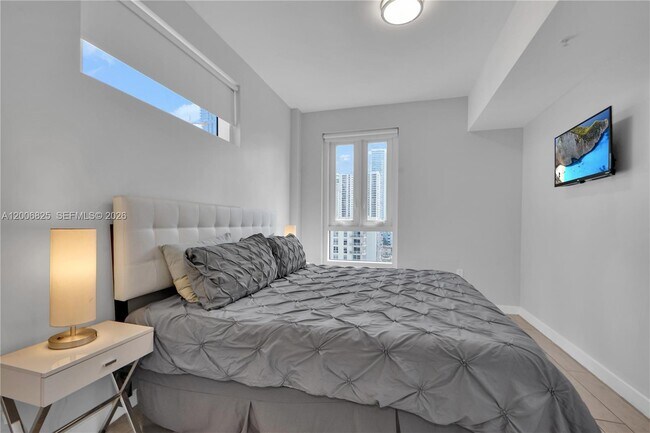 Building Photo - 321 NE 26th St