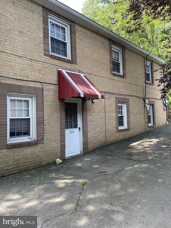 Building Photo - 625 Lakeside Ave