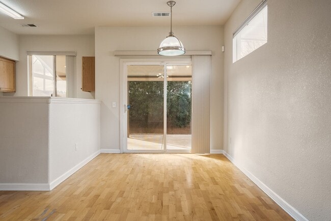 Building Photo - San Antonio Condos Gem!