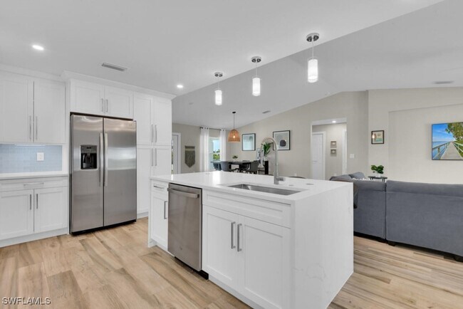 Building Photo - 2541 Diplomat Pkwy W
