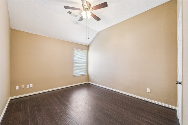 Building Photo - 2821 Chinaberry Park Ln
