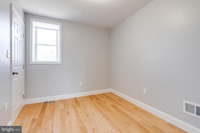 Building Photo - 2323 Whittier Ave