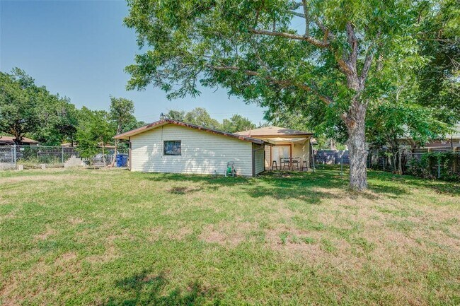 Building Photo - 1604 Springdale Rd