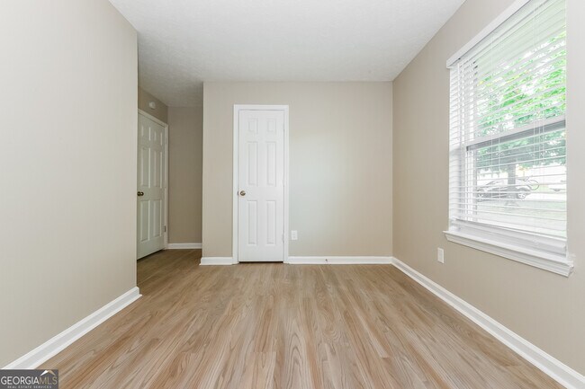 Building Photo - 35 Pinecone Ct