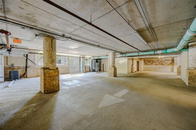 Building Photo - 2205 McKinney St