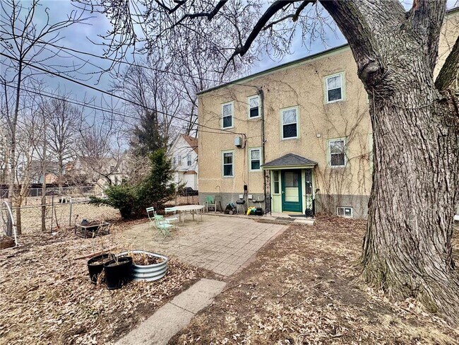 Building Photo - 2828 28th Ave S