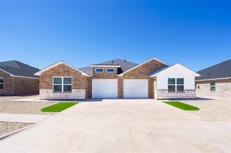 Building Photo - 2718 Baron Ave
