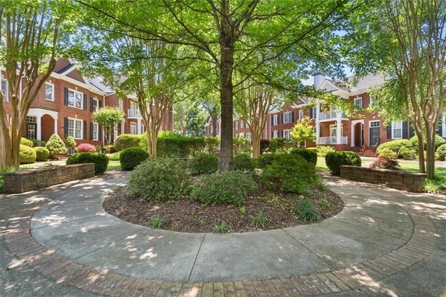 Building Photo - 4372 Paces Point Cir SE