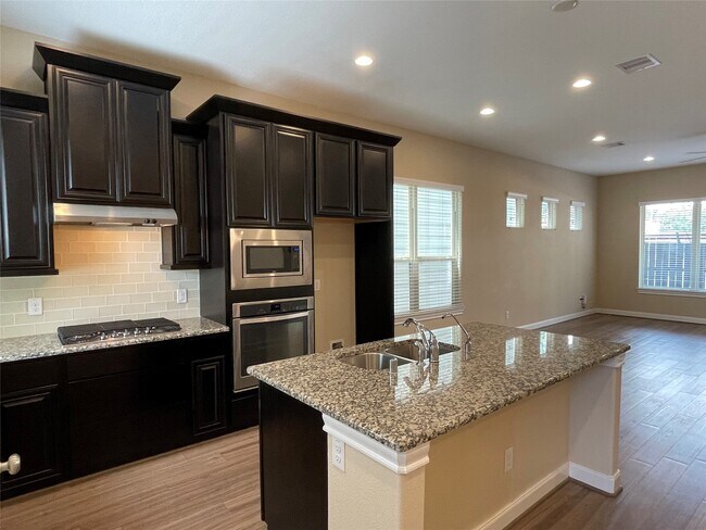 Building Photo - 10418 Quiet Courtyard Rd