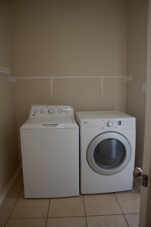 Building Photo - 604 Trail Dust Dr