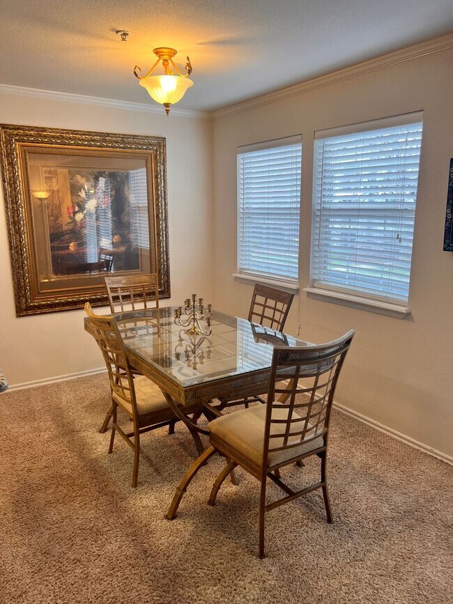 Building Photo - Large Fully Furnished Corporate Unit 1 Bed 1 Bath * Washer/Dryer Included