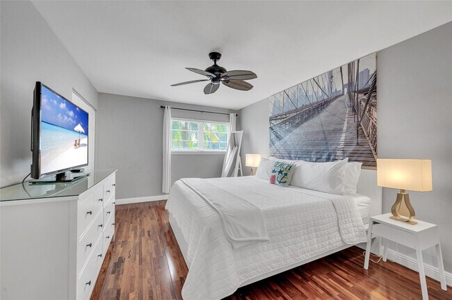 Building Photo - 3316 NE 16th St