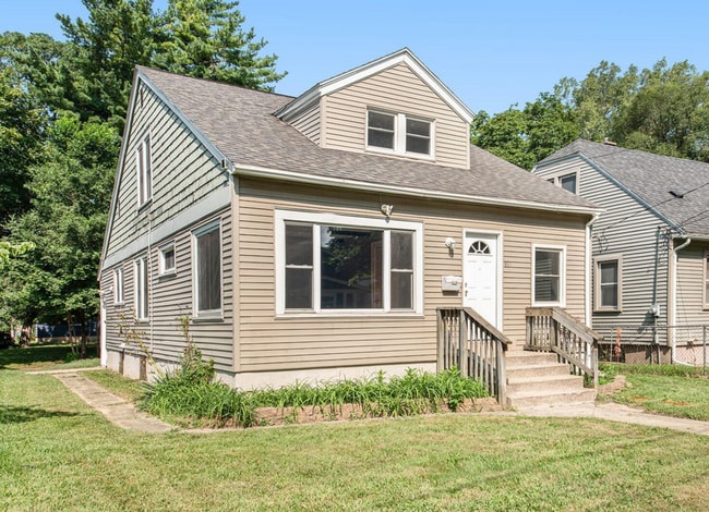 Primary Photo - 817 Dorchester Ave SW