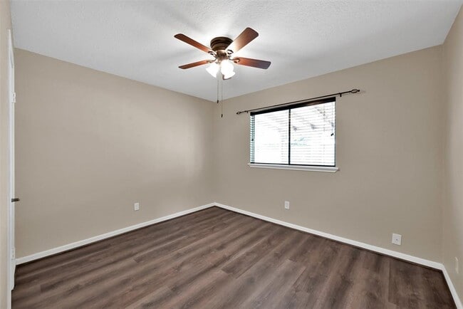 Building Photo - 2407 Summer Spring Dr