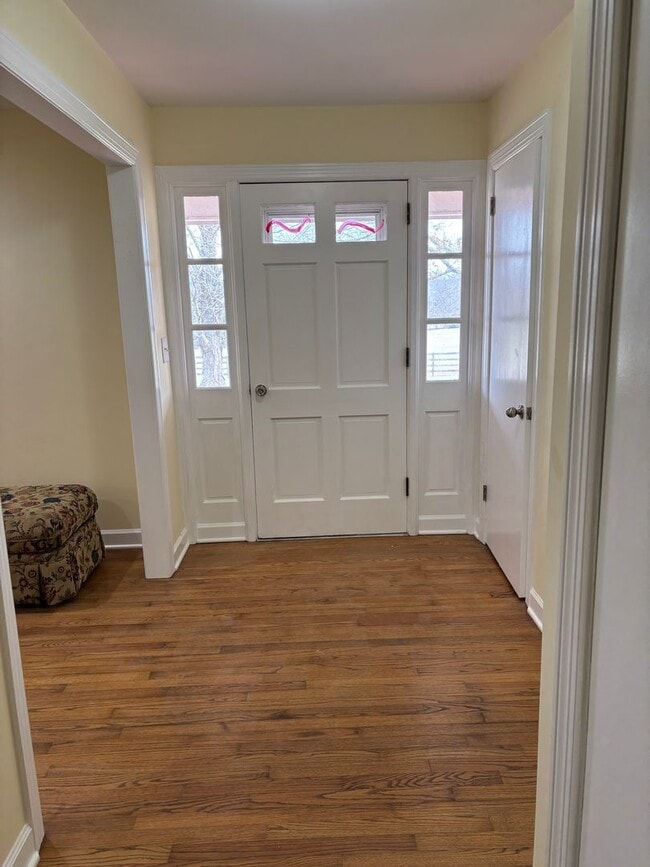 Building Photo - Large 4 Bedroom House in Quiet Country Setting