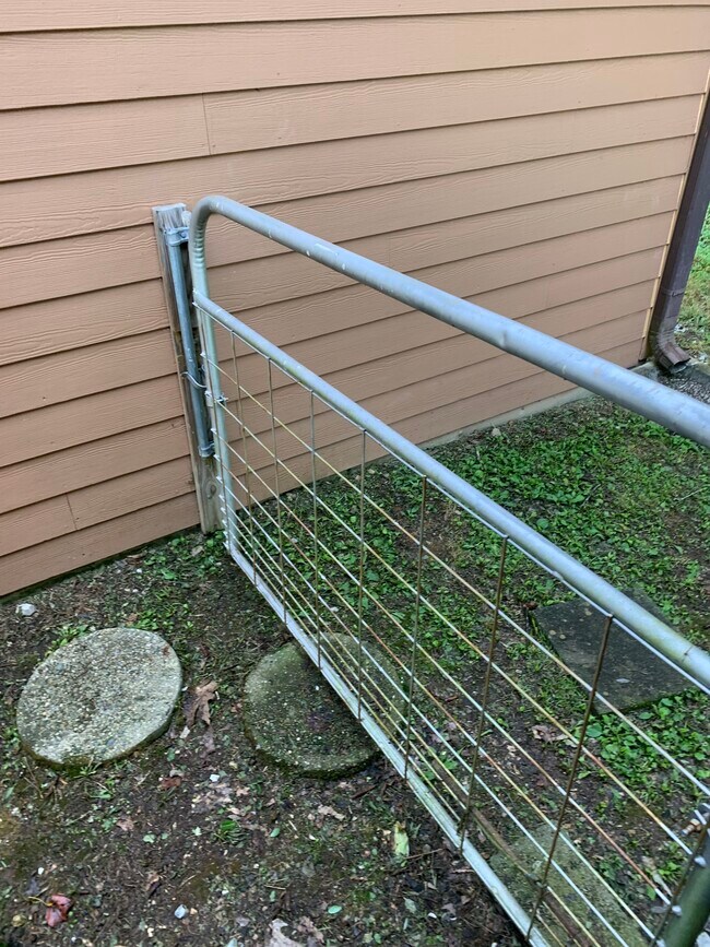 Building Photo - 247 Lakeview Ln