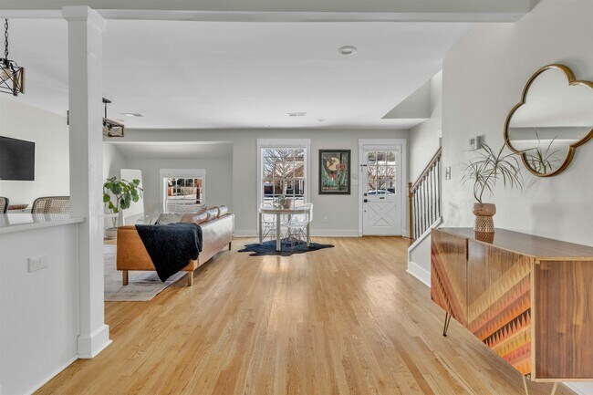 Building Photo - 185 Alexander St