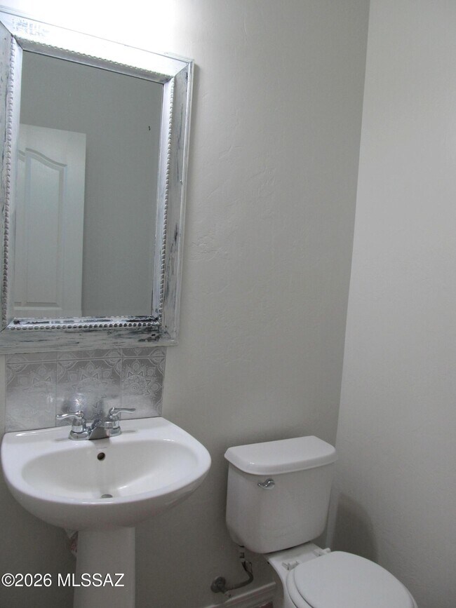Building Photo - 748 W Paseo Celestial