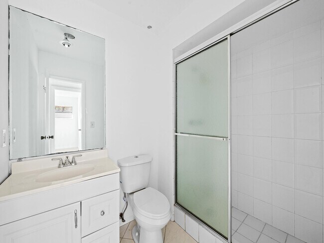 Building Photo - 1 Jacaranda Country Club Dr