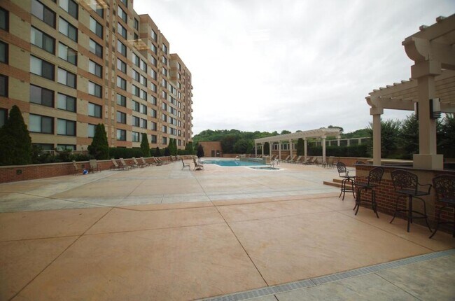 Building Photo - 2451 Midtown Ave