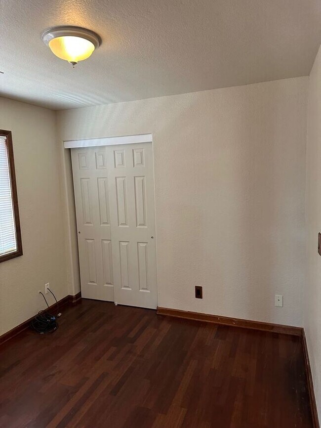 Building Photo - Weston Ranch Home 3 Bedrooms 2 Bath