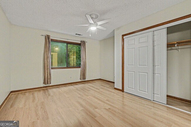 Building Photo - 500 Hickory Hills Trail