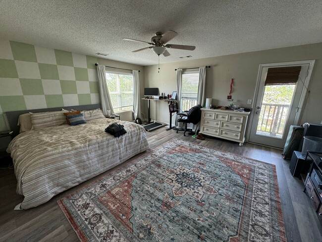 Building Photo - Awesome Standalone Townhouse at Bridgewater!