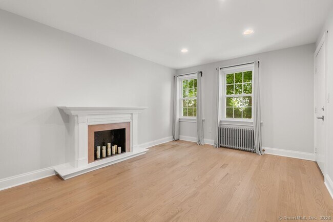 Building Photo - 10 Clarmore Dr