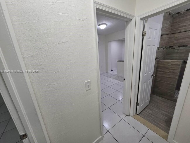 Building Photo - 6860 SW 27th St