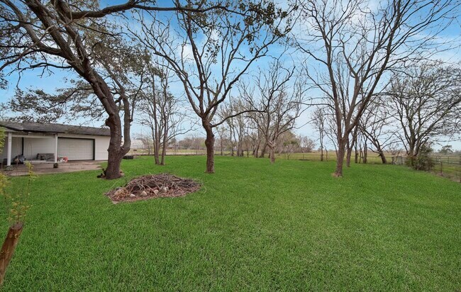 Building Photo - 1623 Main St