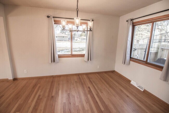 Building Photo - 706 North St